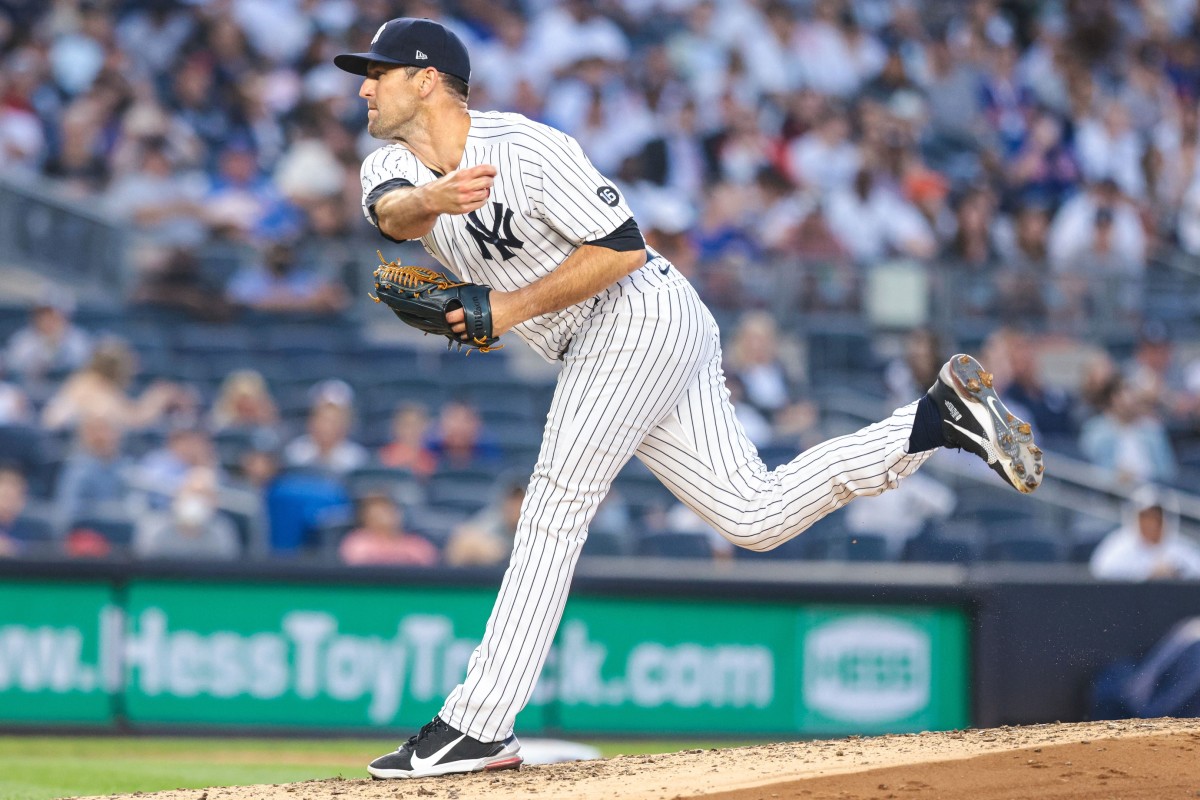 Yankees RP Darren O'Day pitching